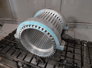 Figure 3 Improved front horizontal boring clamping method