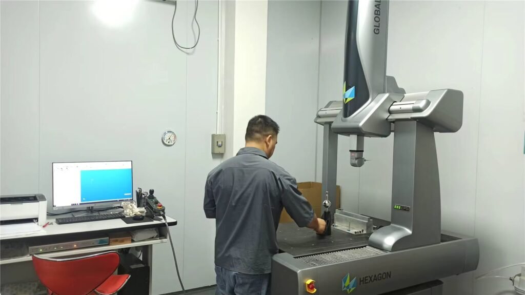 Three-dimensional measuring machine